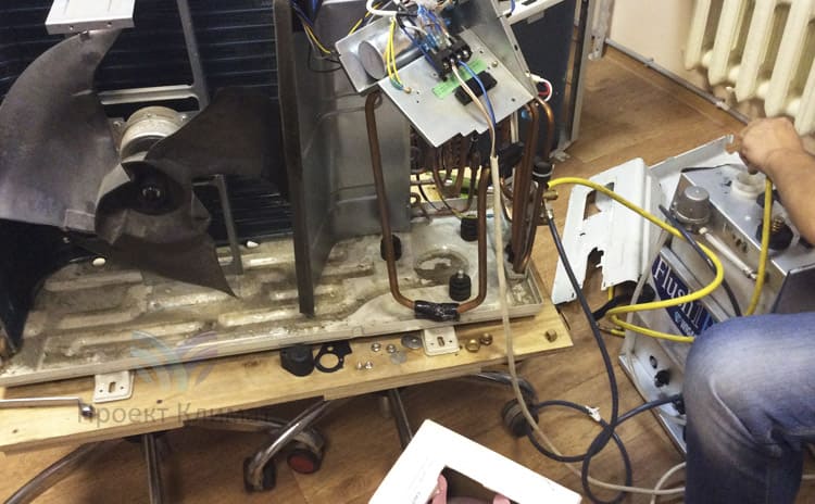 Промывка теплообменника внешнего блока от остатков фреона после замены компрессора